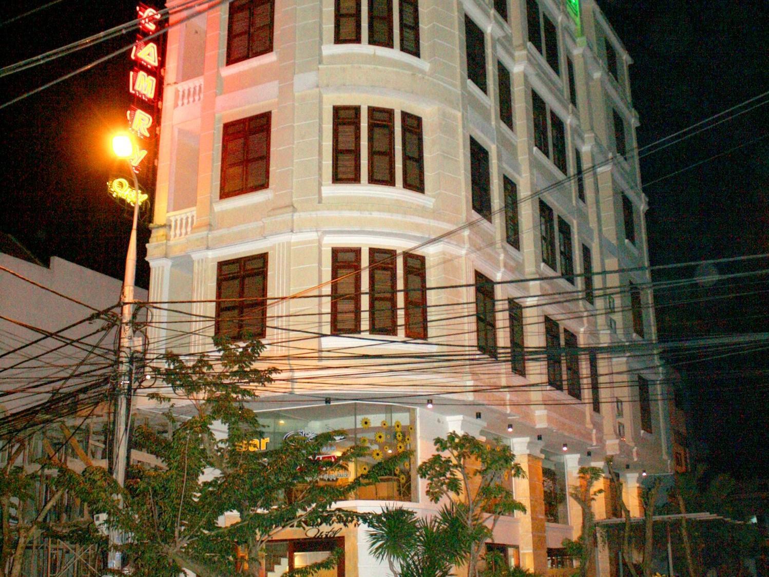 Camry Hotel Danang Exterior photo