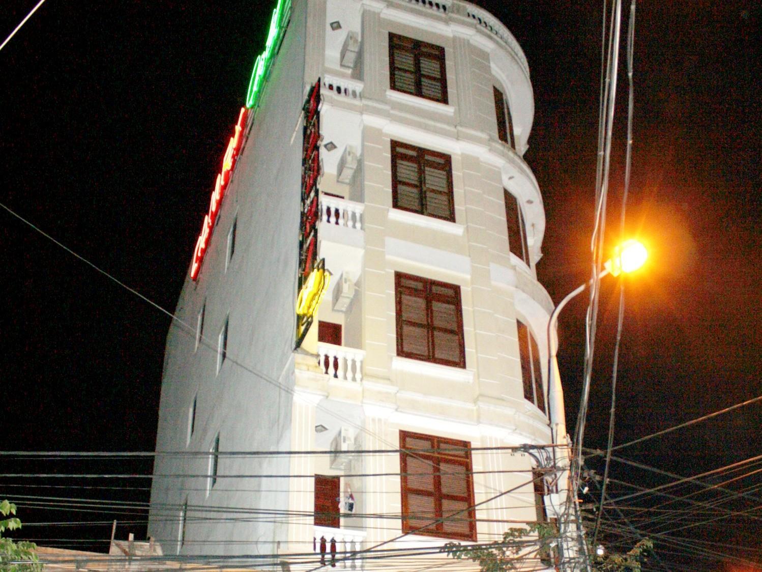 Camry Hotel Danang Exterior photo